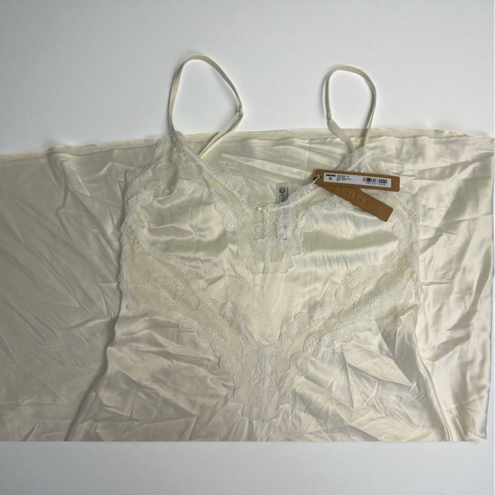 SKIMS White Lace-Trim Midi Slip Dress - Picture 10 of 11